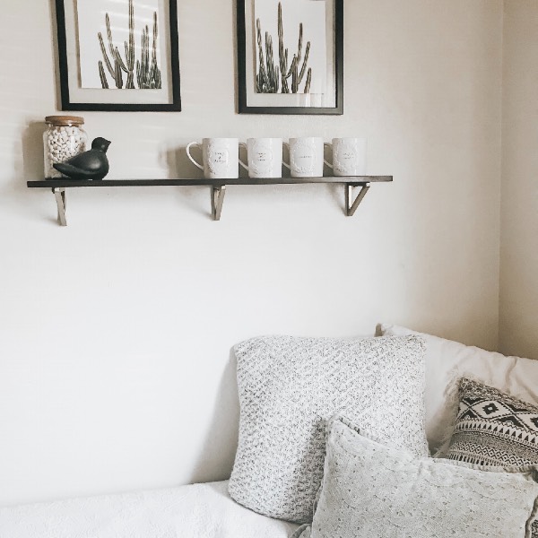 Minimalist bedroom decor